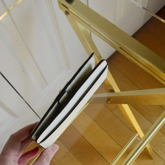 Kate Spade KJ058 NYC Big Apple Medium Wallet - Picture 4 of 9